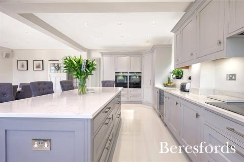5 Broadway, Romford, RM2 5NS