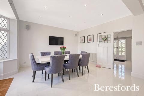5 Broadway, Romford, RM2 5NS