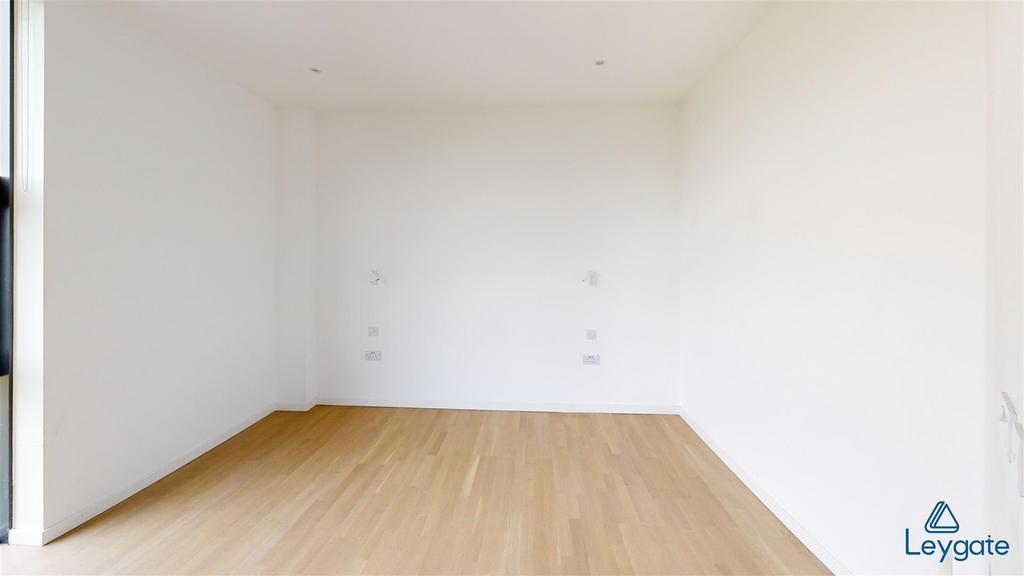 Median-House-302-340-Silbury-Boulevard-Bedroom 3.j