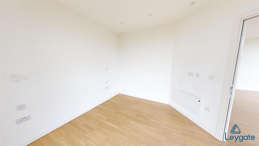 Median-House-302-340-Silbury-Boulevard-Bedroom.jpg