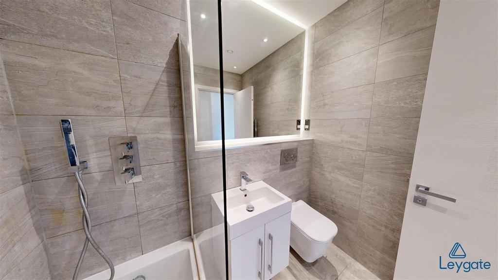 Median-House-302-340-Silbury-Boulevard-Bathroom.jp