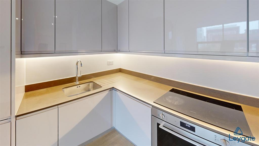 Median-House-302-340-Silbury-Boulevard-Kitchen 1.j