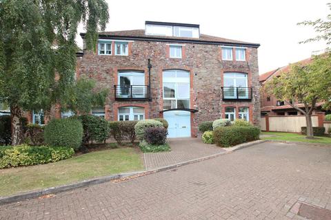 2 bedroom flat to rent, Pooles Wharf Court, Bristol BS8