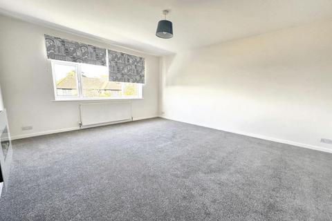 2 bedroom flat for sale, Brambletyne Avenue, Saltdean, BN2 8EL