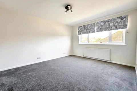 2 bedroom flat for sale, Brambletyne Avenue, Saltdean, BN2 8EL