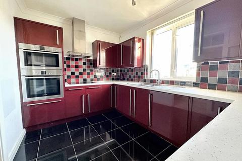 2 bedroom flat for sale, Chichester Close, Wicklands Avenue, Saltdean, BN2 8LL