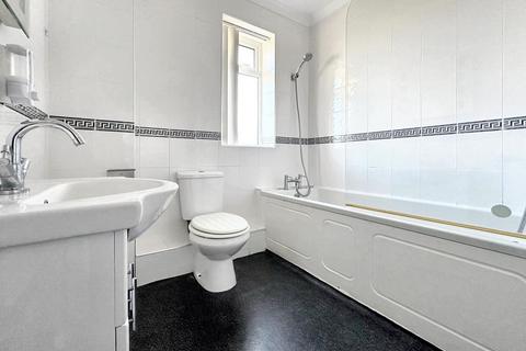 2 bedroom flat for sale, Chichester Close, Wicklands Avenue, Saltdean, BN2 8LL