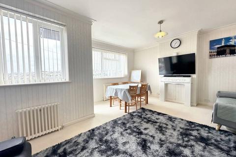 2 bedroom flat for sale, Chichester Close, Wicklands Avenue, Saltdean, BN2 8LL