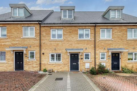 4 bedroom terraced house for sale, Warwick Crescent, Basildon SS15