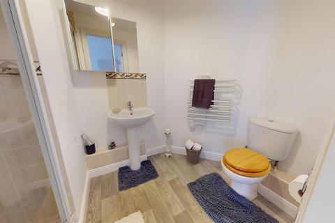 30 Fairfield Square, Gravesend, DA11 0DT
