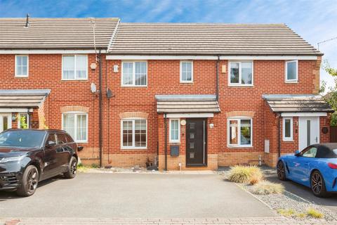 3 bedroom townhouse for sale, Blayds Garth, Leeds LS26