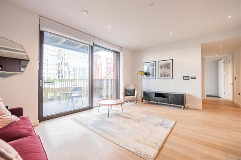 2 bedroom apartment to rent, Legacy Building, Viaduct Gardens, London, SW11