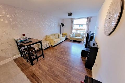 2 bedroom flat for sale, Pretoria Road, Chertsey KT16