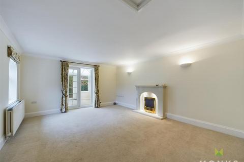 4 bedroom detached house to rent, Hermitage Close, Westbury, Shrewsbury