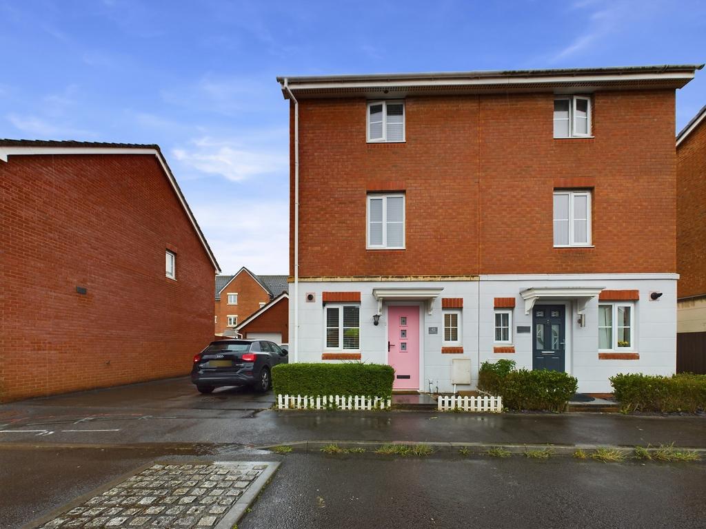 Driveway &amp; Front Entrance