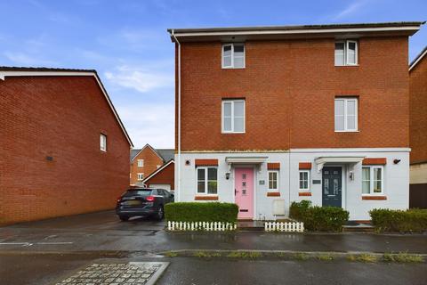 4 bedroom semi-detached house for sale, Watkins Square, Llanishen, Cardiff. CF14