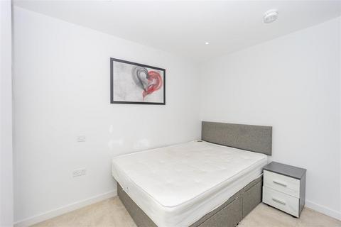 2 bedroom apartment to rent, Skylark Point, Newnton Close, London, N4