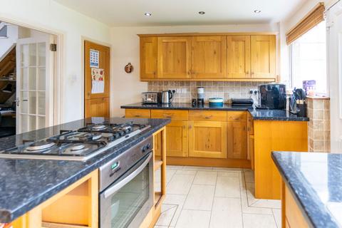 3 bedroom end of terrace house for sale, Ryelands Close, Caterham CR3