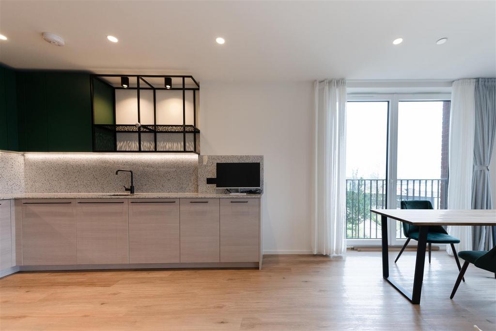 Kitchen:Dining Area.jpg