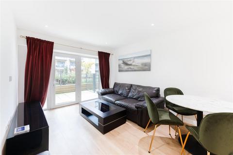 2 bedroom apartment to rent, Beaufort Square, London, NW9