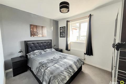 2 bedroom flat for sale, Swan Crescent, Newport