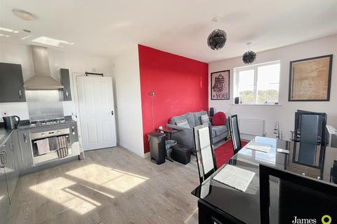 2 bedroom flat for sale, Swan Crescent, Newport