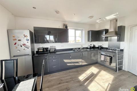 2 bedroom flat for sale, Swan Crescent, Newport