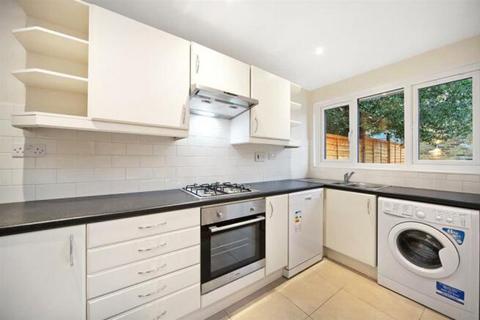 4 bedroom flat to rent, Sandmere Road, London SW4