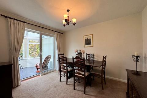 17 Clitheroe Drive, Bury, BL8 2JU