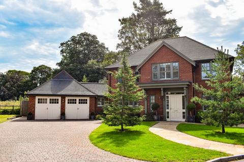 4 bedroom detached house for sale, Admiral Place, Winkton, Christchurch, BH23