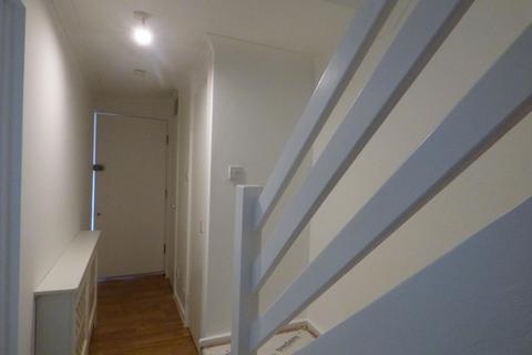 3 bedroom terraced house to rent, Helpeston