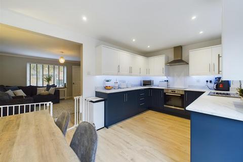 22 Aveling Close, Maidenbower, Crawley, RH10 7UR