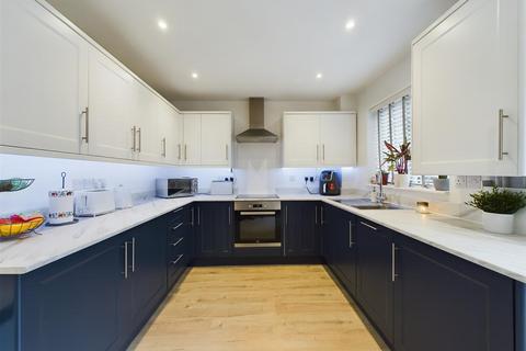 22 Aveling Close, Maidenbower, Crawley, RH10 7UR