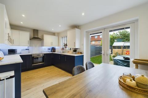 22 Aveling Close, Maidenbower, Crawley, RH10 7UR