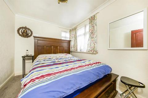 4 bedroom semi-detached house for sale, Cheyne Avenue, Twickenham, Greater London, TW2