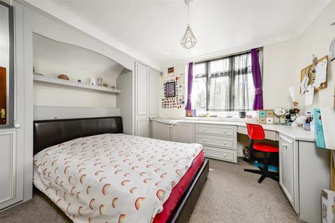 21 Cheyne Avenue, Twickenham, TW2 6AN