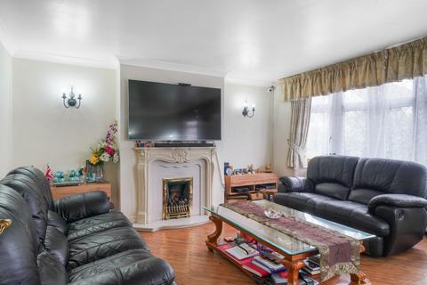 21 Cheyne Avenue, Twickenham, TW2 6AN