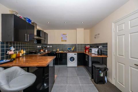 2 bedroom flat for sale, Shaw Lane, Prescot, Merseyside, L35 5AT