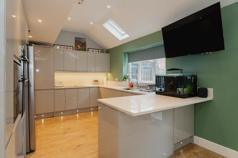 43 Bracken Close, Bookham, Leatherhead, KT23 3ER