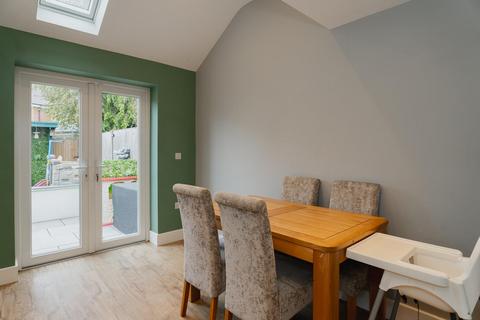 43 Bracken Close, Bookham, Leatherhead, KT23 3ER