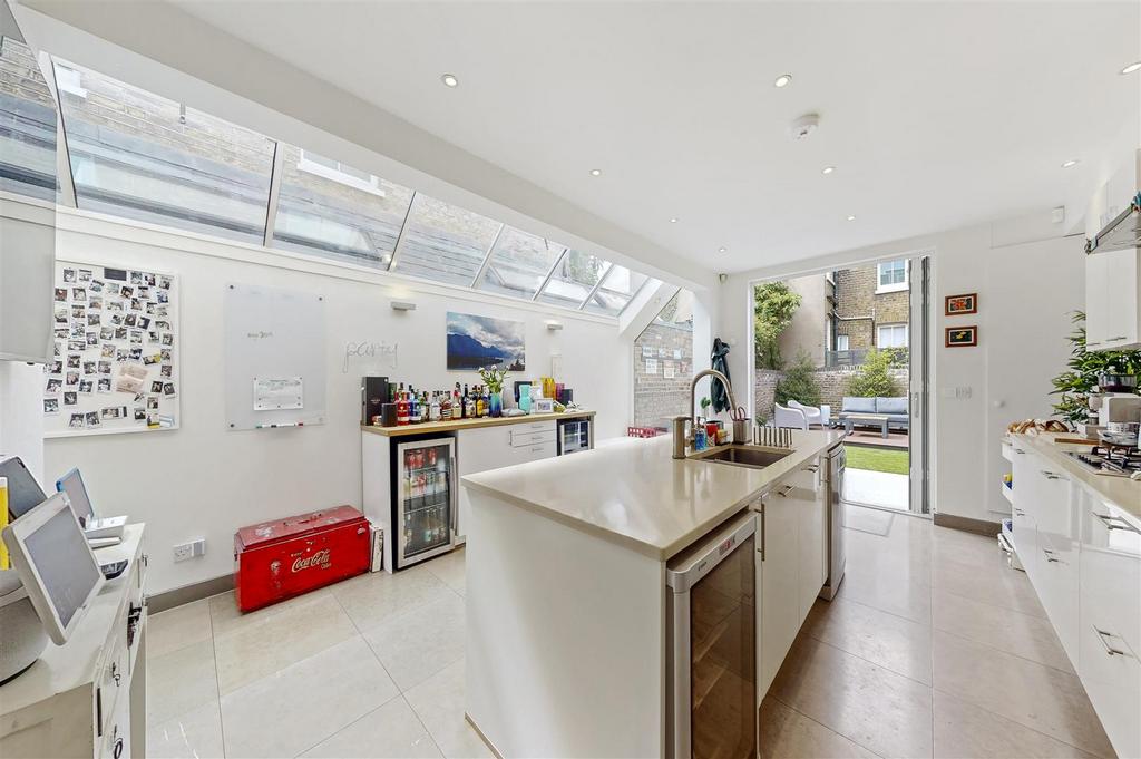 Extended kitchen/breakfast room