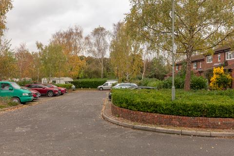 1 bedroom flat for sale, Grantwood Close, Redhill, Surrey, RH1