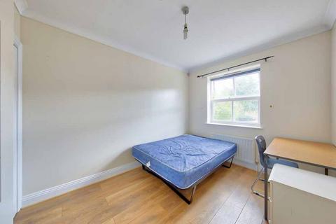 3 bedroom flat to rent, Leathermarket Court, SE1