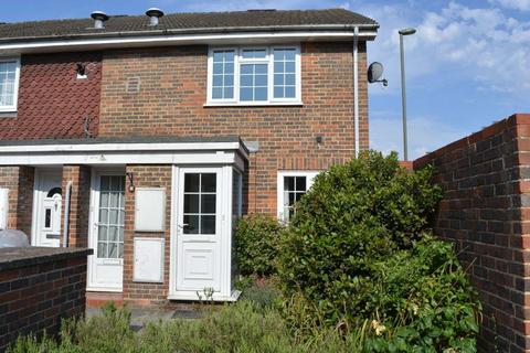 1 bedroom maisonette to rent, Stevens Close, Surrey KT17