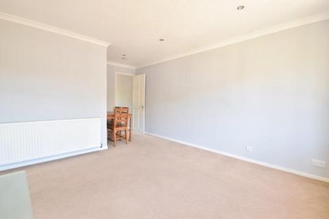 1 bedroom maisonette to rent, Stevens Close, Surrey KT17