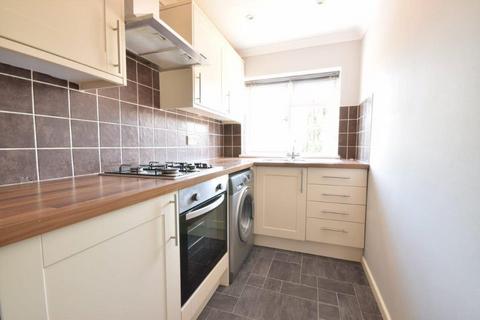 1 bedroom maisonette to rent, Stevens Close, Surrey KT17