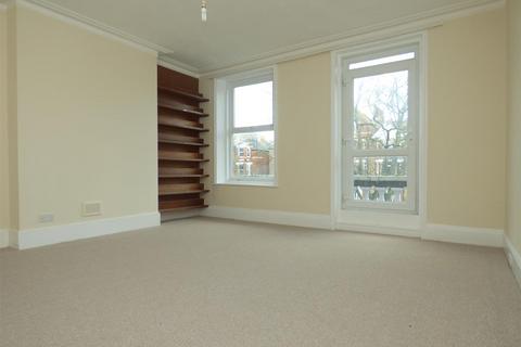 2 bedroom flat to rent, Earls Avenue, Folkestone, CT20