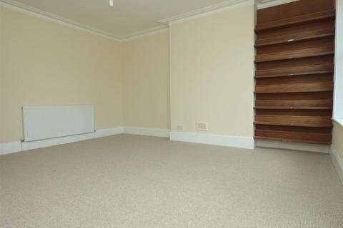 2 bedroom flat to rent, Earls Avenue, Folkestone, CT20