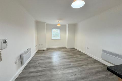 2 bedroom apartment to rent, New Copper Moss, Altrincham