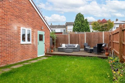 3 bedroom semi-detached house for sale, Meadowsweet Way, Stotfold, SG5 4QF